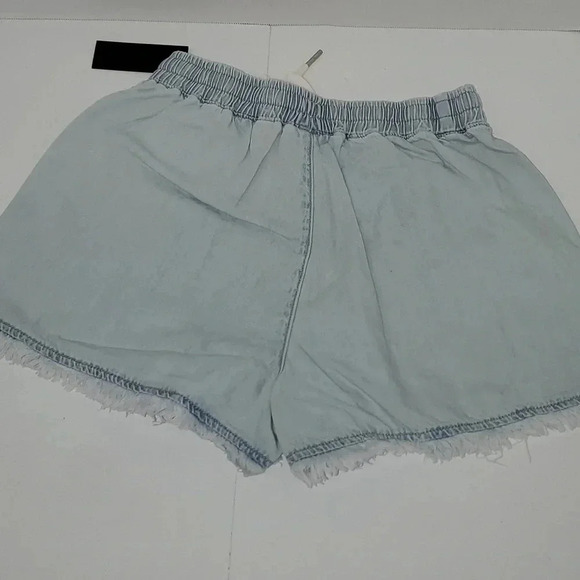 Blank NYC Lightwash Denim Elastic Waist Drawstring Shorts in Doing Too Much XS - Picture 7 of 12